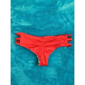 Reversible bikini bottoms